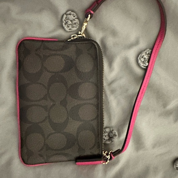 Coach wristlet - Picture 6 of 8
